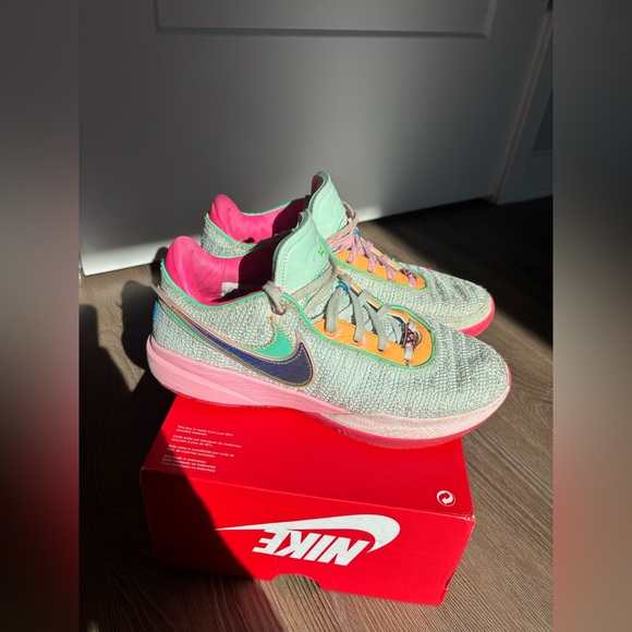 Lebron 20 “Time Machine” Size 10.5 Men - Picture 1 of 15
